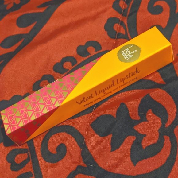 Velvet liquid lipstick by Hola Neon - Picture 1 of 5